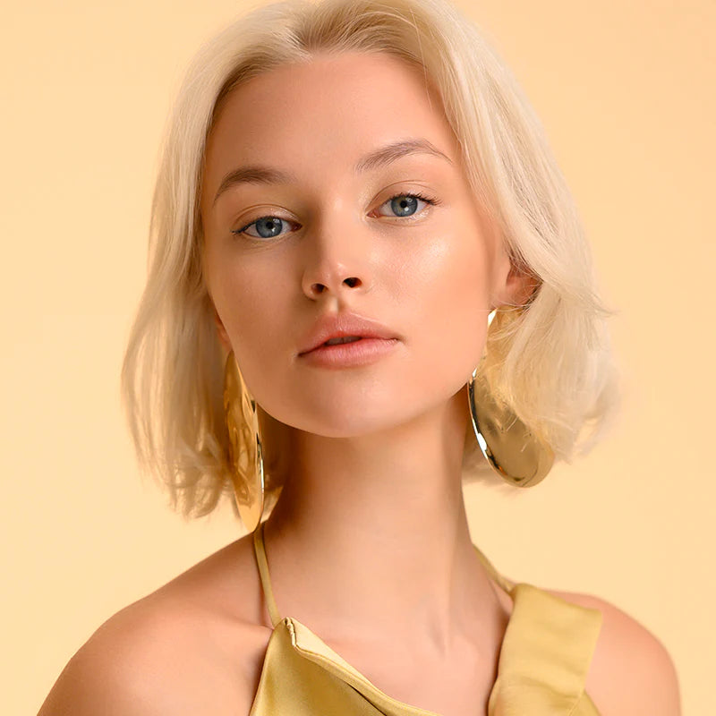 JVONEMY BEAUTY ESSENTIALS THE GOLDEN ATTRACTION MASCARA VOLUME + WONDER PUFF